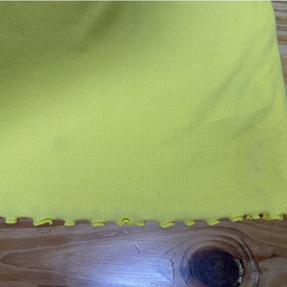 HOLLISTER Off the Shoulder Scalloped Sleeve Top/Shirt. Yellow. Size M - Picture 4 of 5